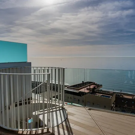 Panoramic Seaview Penthouse The Wave * פואנגירולה