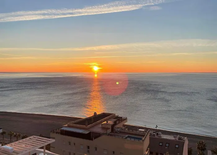 Panoramic Seaview Penthouse The Wave דירה פואנגירולה